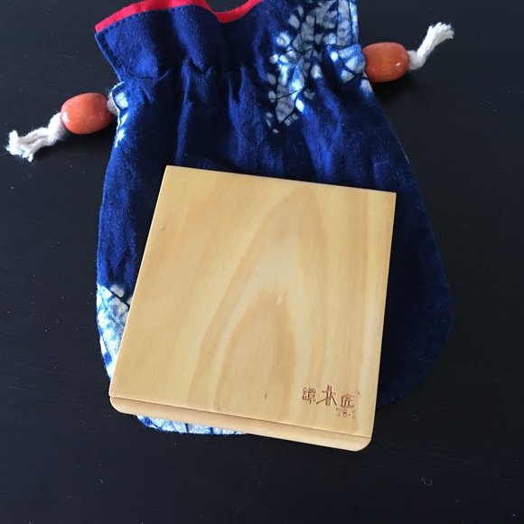 Bamboo Pocket Makeup Mirror With Batik Fabric Protective Bag - Picture 11 of 12
